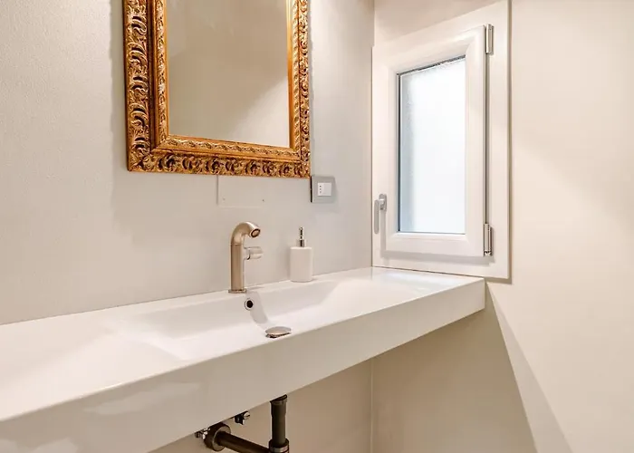 Modern 8 Min Da Piazza Maggiore 아파트